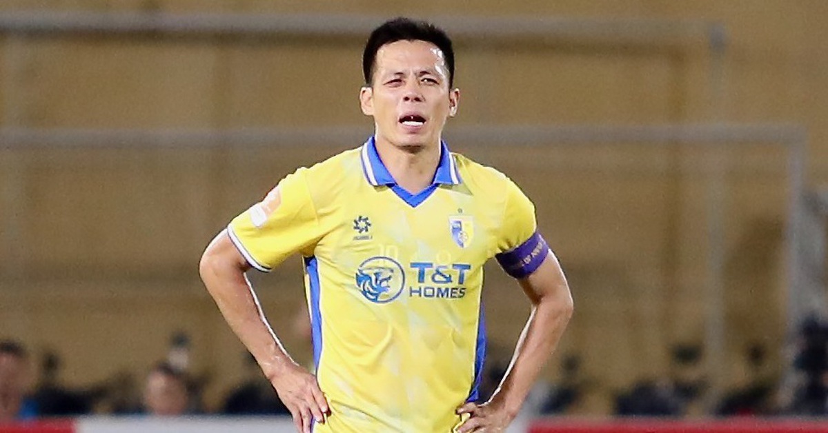 Vì sao Văn Quyết bị 'treo giò' sau trận thắng Ninh Bình?