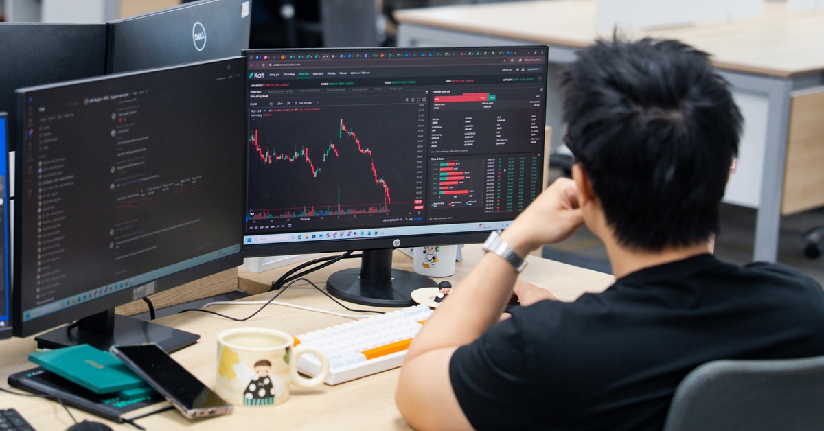 VN-Index vẫn 'đỏ lửa', một cổ phiếu chứng khoán bứt phá 9 phiên liên tiếp