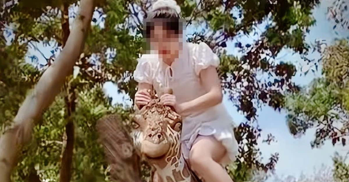 Thảo cầm viên Sài Gòn cảnh báo trào lưu leo tượng chụp ảnh