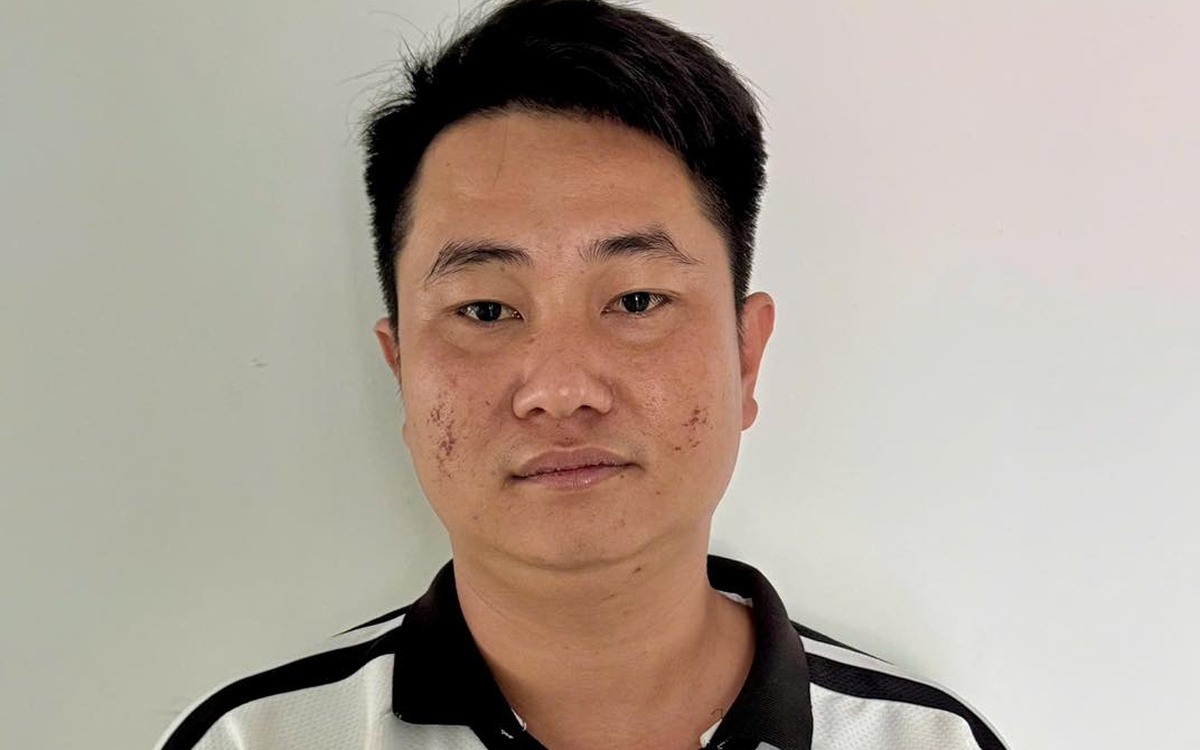 Bắt nhân viên ngân hàng chuyển tiền giải ngân của khách vào tài khoản mình để trả nợ