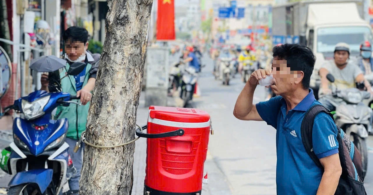 TP.HCM nắng nóng, nhiệt độ thực tế cao hơn dự báo: Ảnh hưởng toàn diện sức khỏe