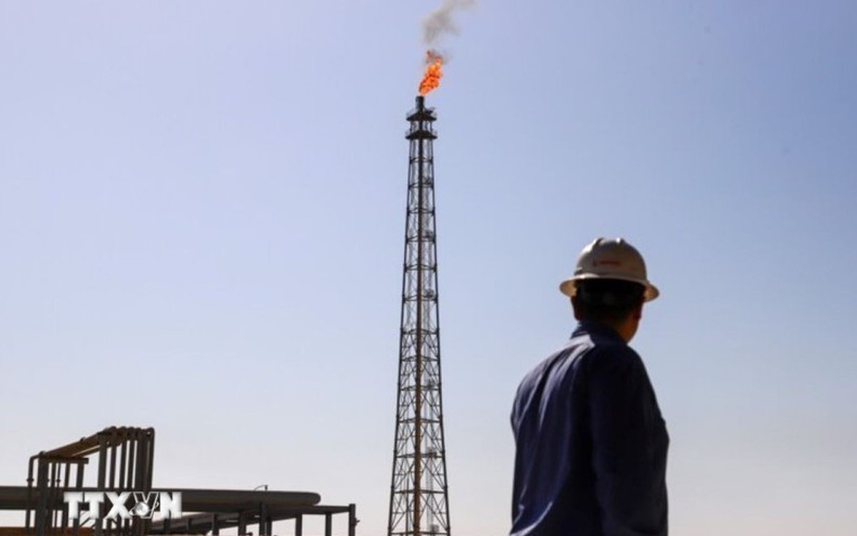 Đọc nhanh 3-4: Giá dầu lại vọt lên; Vinaconex bầu sếp mới sau khi lãnh đạo bị bắt