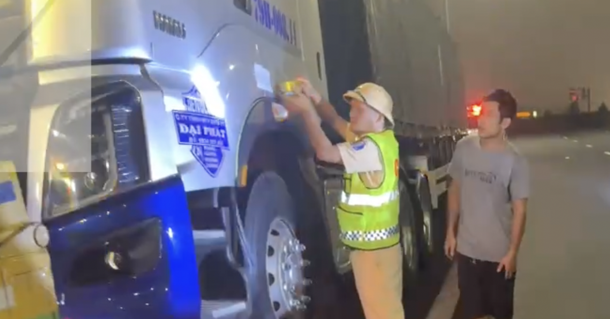 Không bằng lái vẫn điều khiển xe đầu kéo chạy trên cao tốc