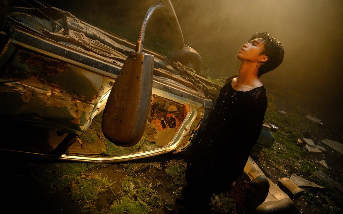 'Tân binh toàn năng' LEZII khoe trọn kỹ năng trong MV mới