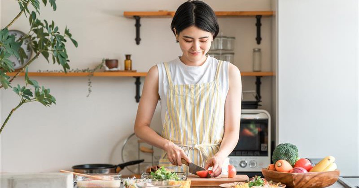 Người trẻ tự nấu: vừa nhanh gọn, vừa chủ động bữa ăn mỗi ngày