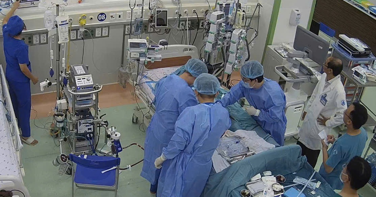 Bé gái bị viêm cơ tim cấp nguy kịch được cứu sống, kịp chào đón ngày lễ trọng đại của đất nước