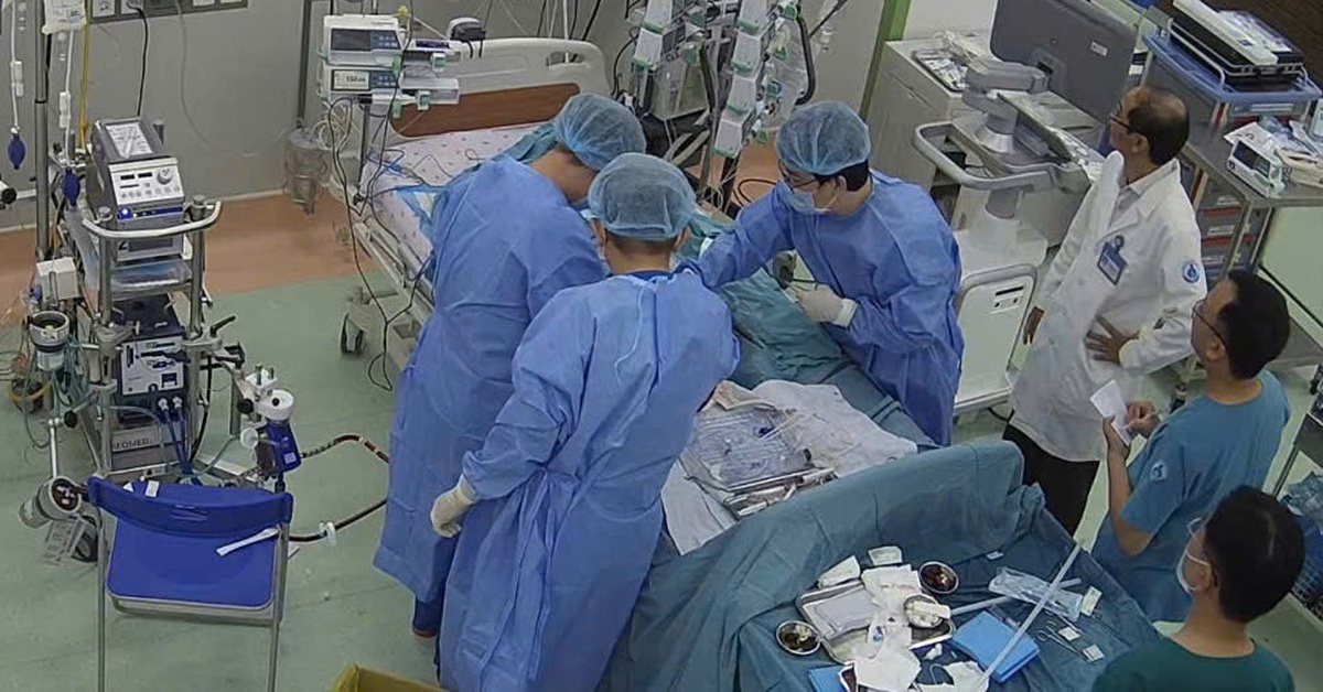 Bé gái bị viêm cơ tim cấp nguy kịch được cứu sống, kịp chào đón ngày lễ trọng đại của đất nước