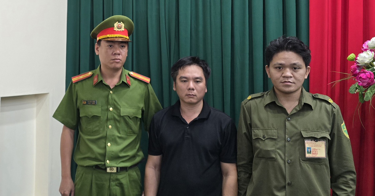 Cướp xong thấy hối hận nên nhờ tài xế xe ôm trả lại điện thoại cho cô gái