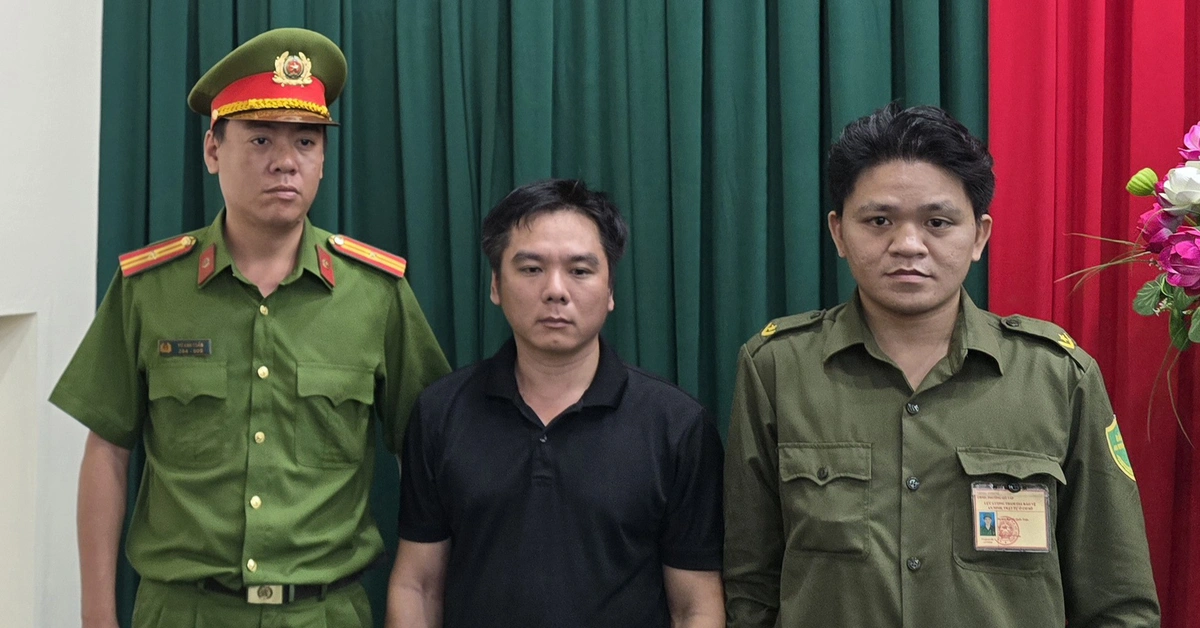 Cướp xong thấy hối hận nên nhờ tài xế xe ôm trả lại điện thoại cho cô gái