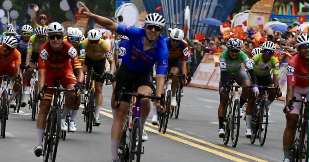 Tay đua người Belarus về đích kịch tính ở chặng cuối Cúp truyền hình TP.HCM 2026