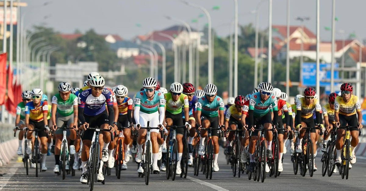 Trực tuyến chặng cuối Cúp truyền hình TP.HCM 2026: Christoph Janssen bắt được nhóm đầu