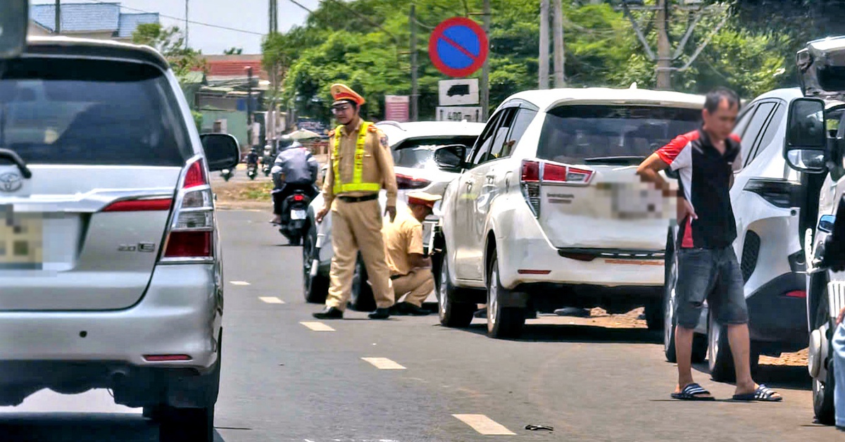Ùn ứ giao thông sau va chạm liên hoàn trên quốc lộ 26, 12 ô tô hư hỏng