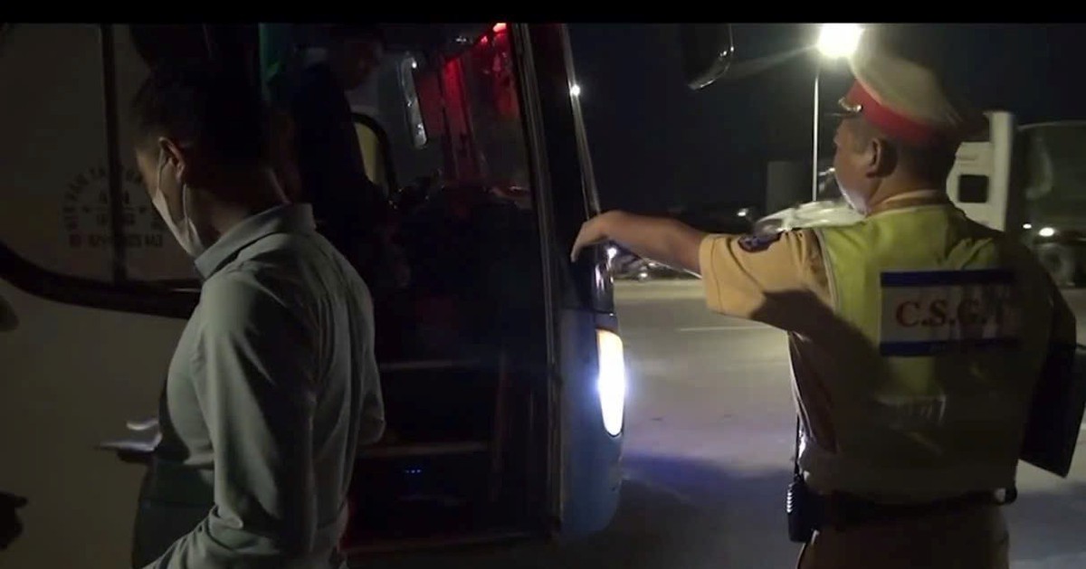 Xe khách 42 chỗ chở tới 63 người, bị phạt 157 triệu đồng