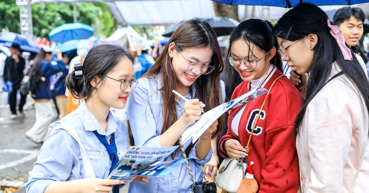 Bộ trưởng Bộ Giáo dục và Đào tạo được trao quyền giải thể trường đại học