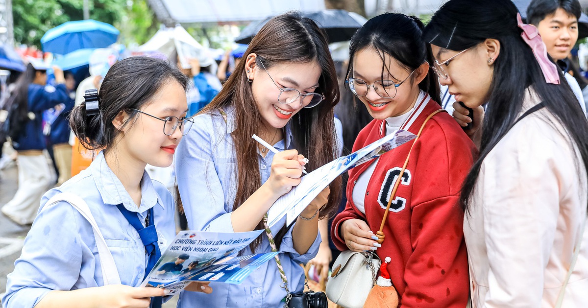 Bộ trưởng Bộ Giáo dục và Đào tạo được trao quyền giải thể trường đại học