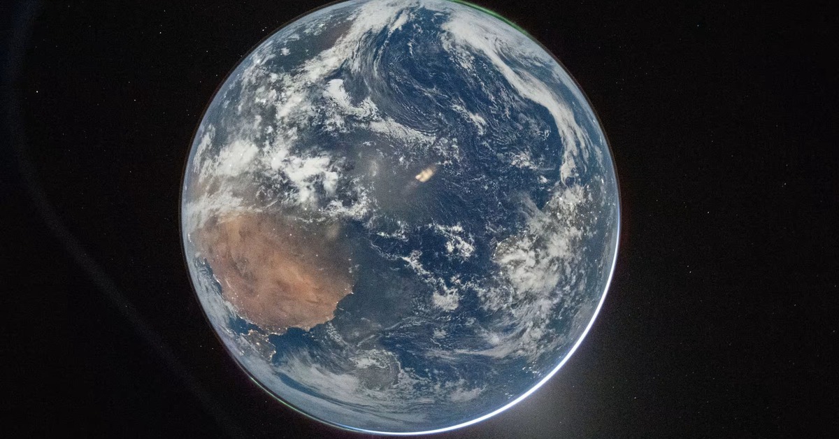 Phi hành đoàn Artemis II gửi ảnh Trái đất huyền ảo từ 160.000km