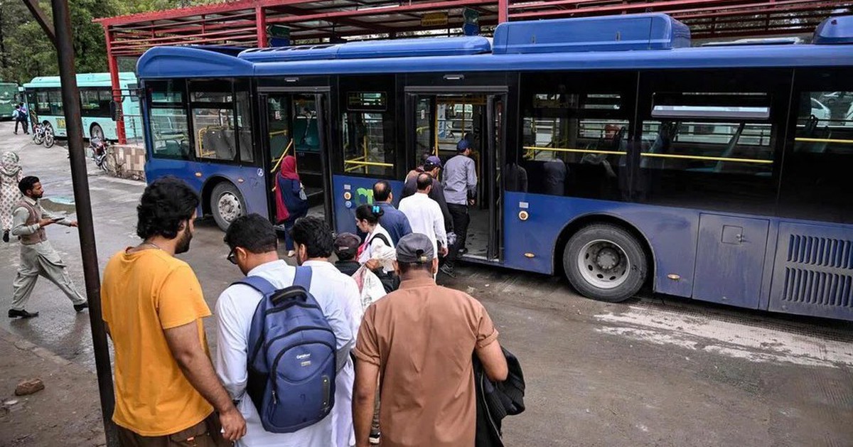 Nhiên liệu tăng, Pakistan miễn phí giao thông công cộng, hạ giá xăng