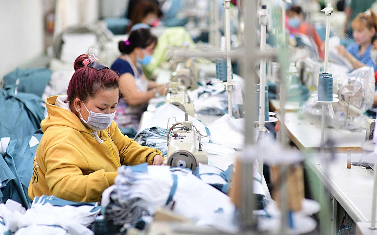 Doanh nghiệp đầu tư công nghệ để vượt 'bão'