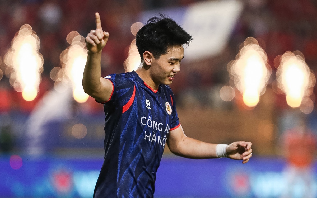 Đình Bắc dứt cơn 'tịt ngòi' ở V-League 2025 - 2026