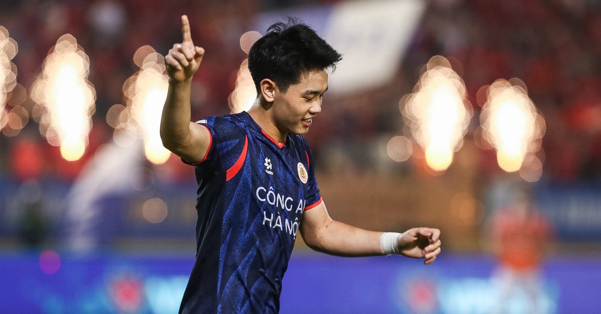 Đình Bắc dứt cơn 'tịt ngòi' ở V-League 2025 - 2026