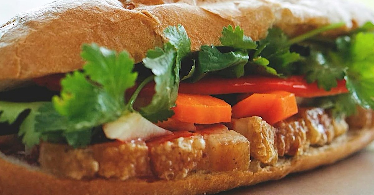 Bánh mì heo quay bất ngờ vào top 100 món ngon nhất Đông Nam Á, qua mặt cả phở