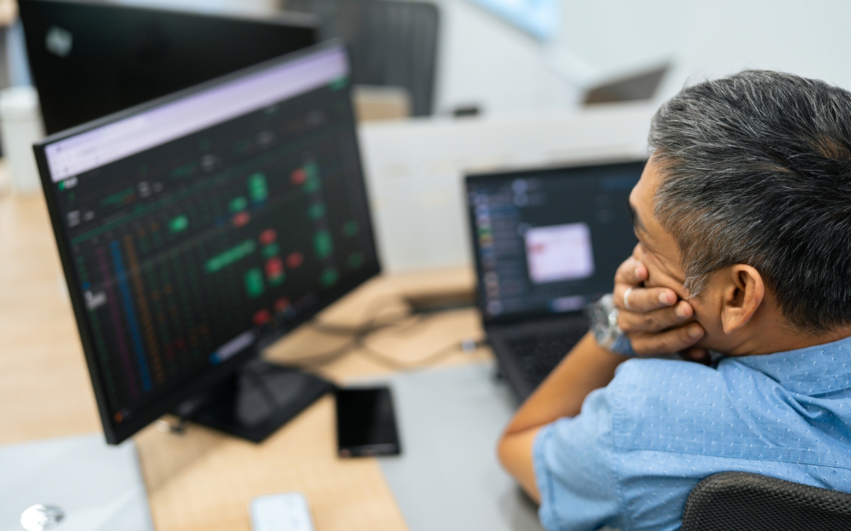 Giai đoạn bất định chưa đi qua, vì sao nhiều công ty chứng khoán chọn ‘tấn công’?