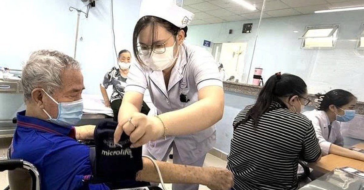 Tin tức sáng 5-4: Sáng nay, người dân TP.HCM có thể đến 58 điểm khám sức khỏe miễn phí