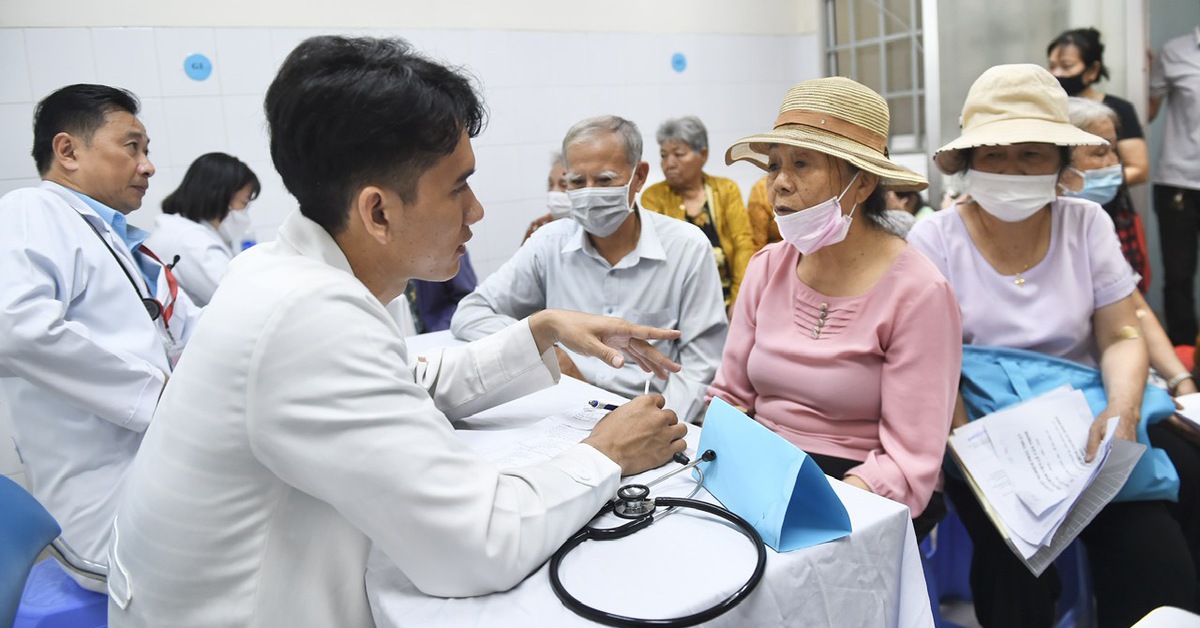 Hàng nghìn người dân TP.HCM được khám sức khỏe miễn phí, còn có quà mang về