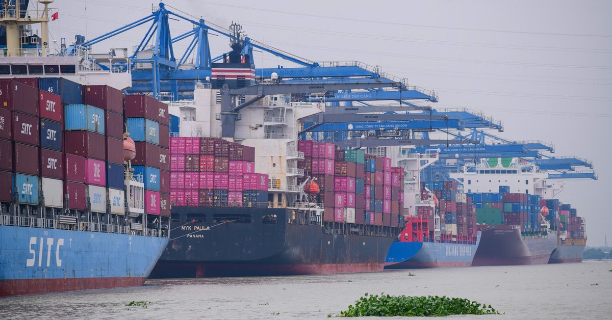 Nghịch lý xuất khẩu vật liệu xây dựng: Tiền cước cao hơn tiền hàng