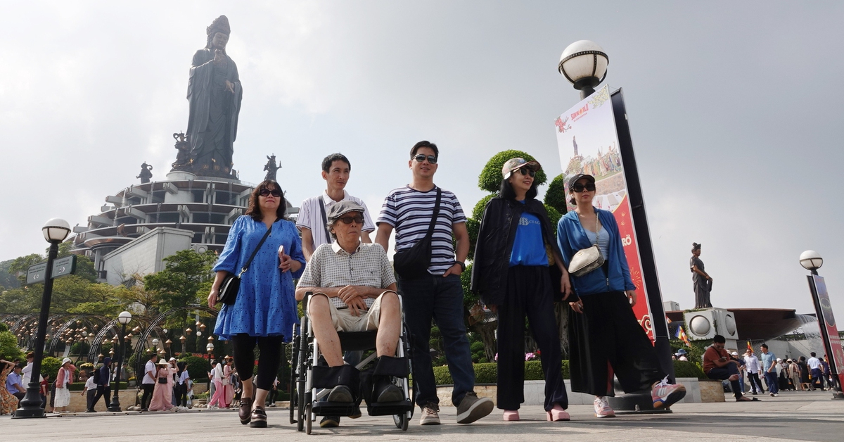 Đưa cha mẹ đi đó đi đây khi còn có thể