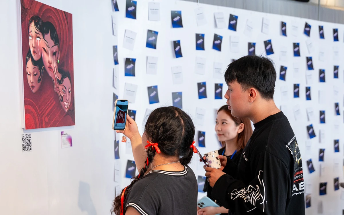 Triển lãm giúp sinh viên nhận diện nội dung AI rác trên mạng xã hội