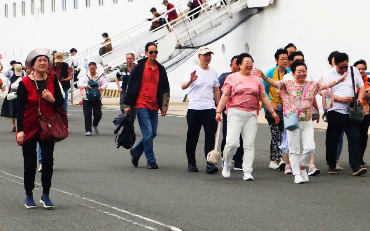 Gỡ điểm nghẽn thủ tục, tăng tốc hút khách tàu biển đến Khánh Hòa