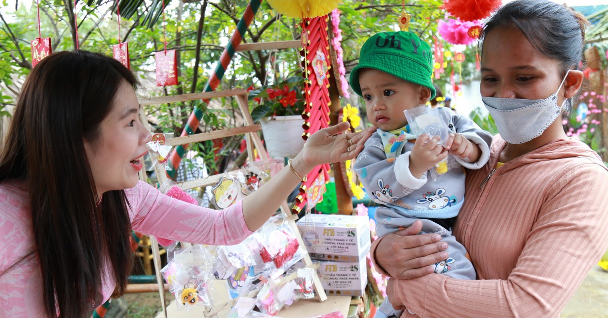 Thiếu chỗ gửi trẻ, lao động nữ khó quay lại khu công nghiệp