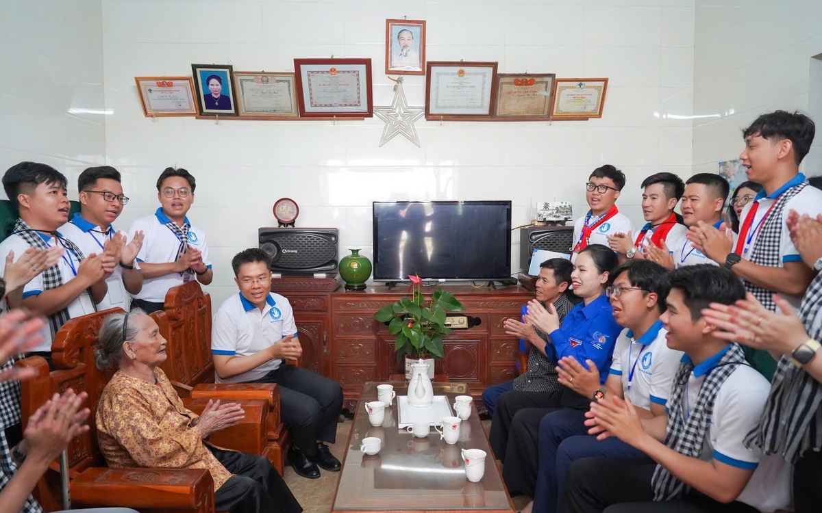 Hành trình về nguồn, học sử sống động và cảm xúc