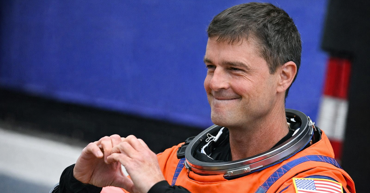 Hố thiên thạch trên Mặt trăng được đặt theo tên người vợ quá cố của chỉ huy sứ mệnh Artemis