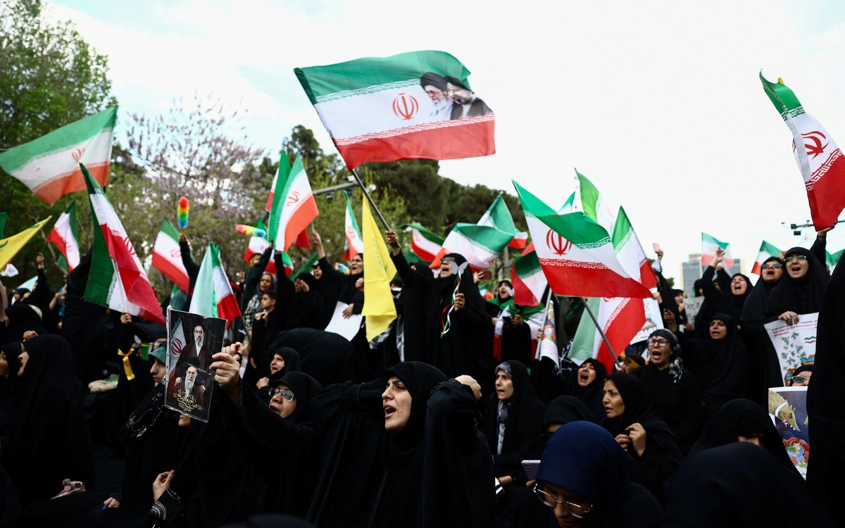 Tổng thống Trump đồng ý hoãn tấn công Iran trong 2 tuần, Iran nói eo Hormuz 'an toàn' cùng thời gian