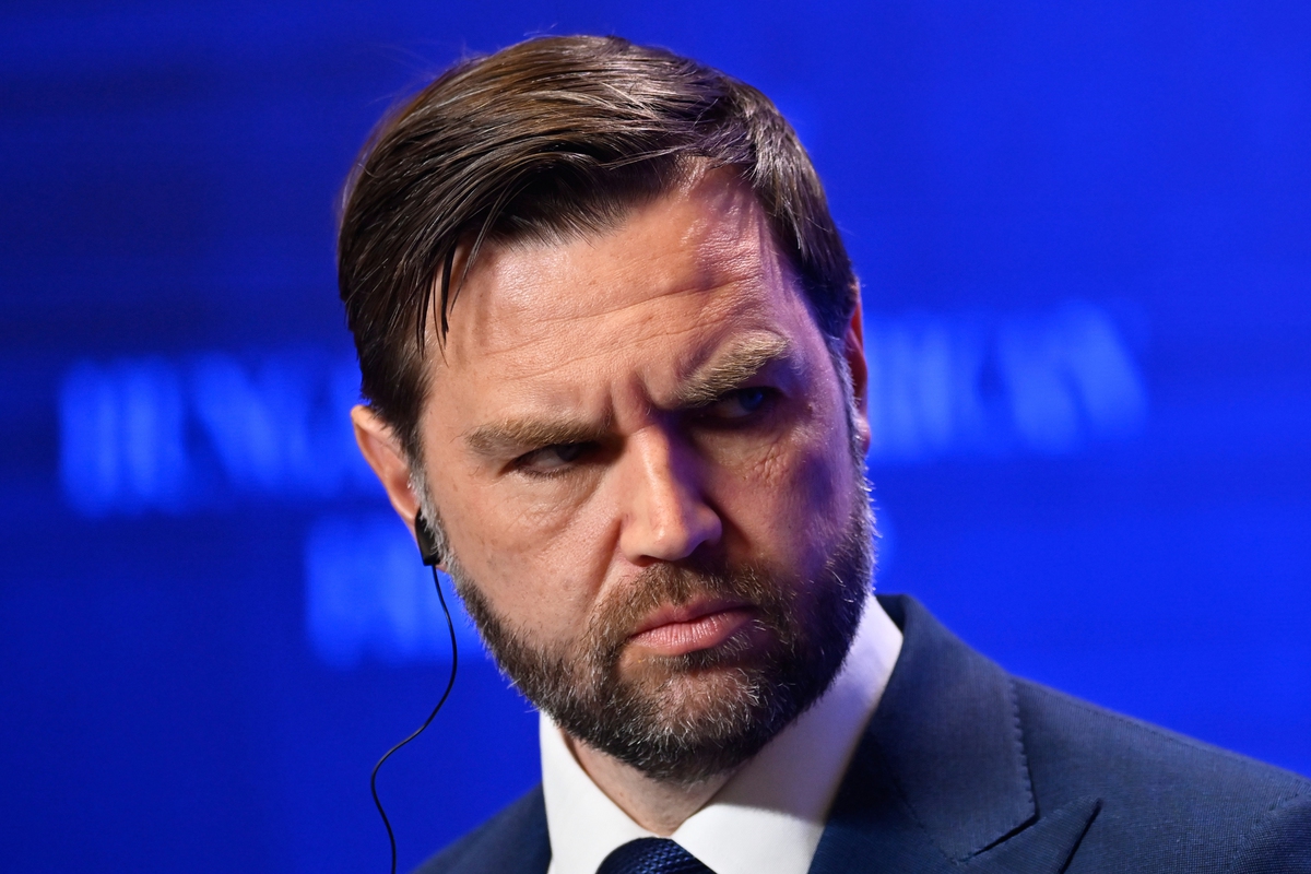 Ông Vance bật mí Mỹ còn 'công cụ chưa dùng đến' ở Iran, không phải hạt nhân