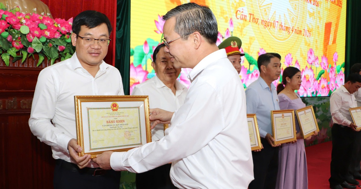 Biểu dương điển hình tiên tiến trong phong trào 'Toàn dân bảo vệ an ninh Tổ quốc'