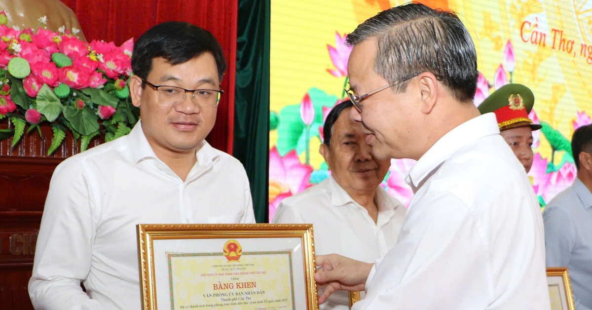 Biểu dương điển hình tiên tiến trong phong trào 'Toàn dân bảo vệ an ninh Tổ quốc