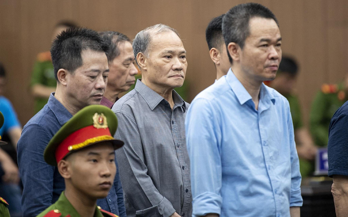 Vụ hối lộ 40 tỉ: Cựu thứ trưởng lãnh 4 năm tù, cựu cục phó bỏ trốn lãnh 5 năm tù