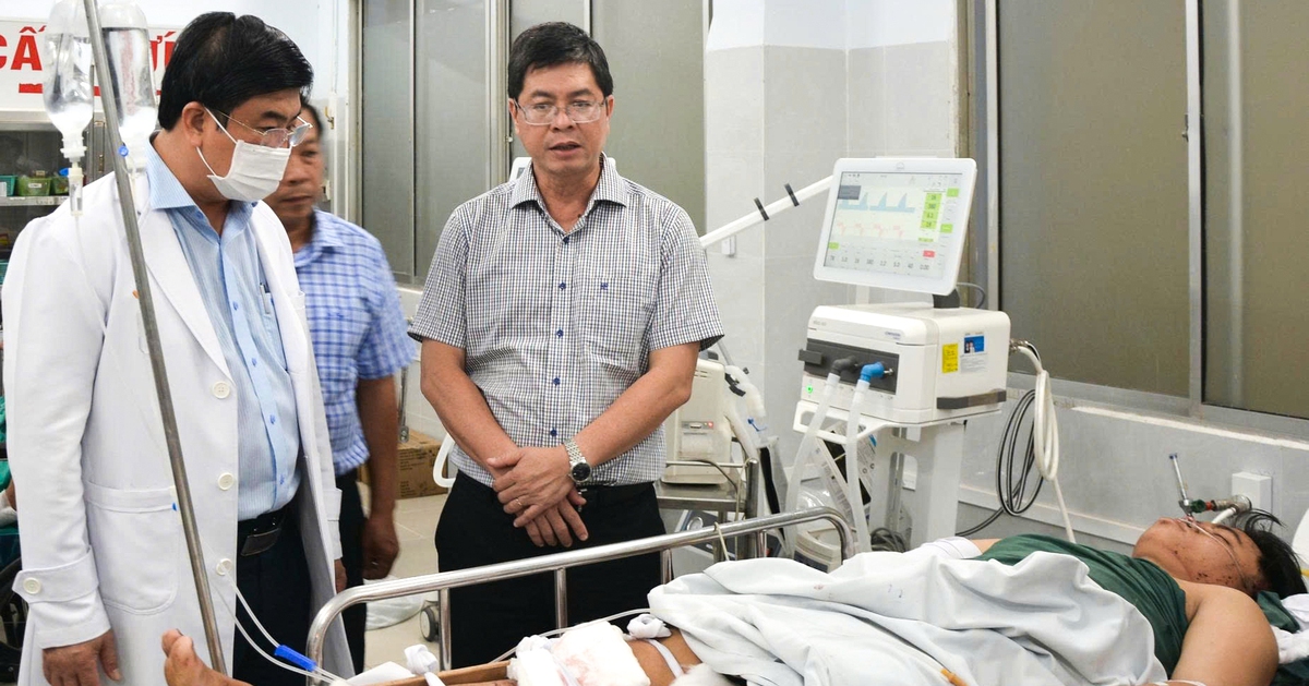 Chuyển 2 thợ lặn trong vụ xe khách lao xuống vực Bình Thuận sang Bệnh viện Chợ Rẫy