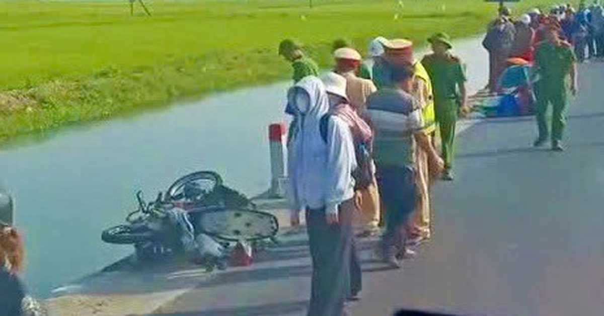Bé trai 12 tuổi chết thương tâm sau va chạm giao thông giữa xe máy và taxi