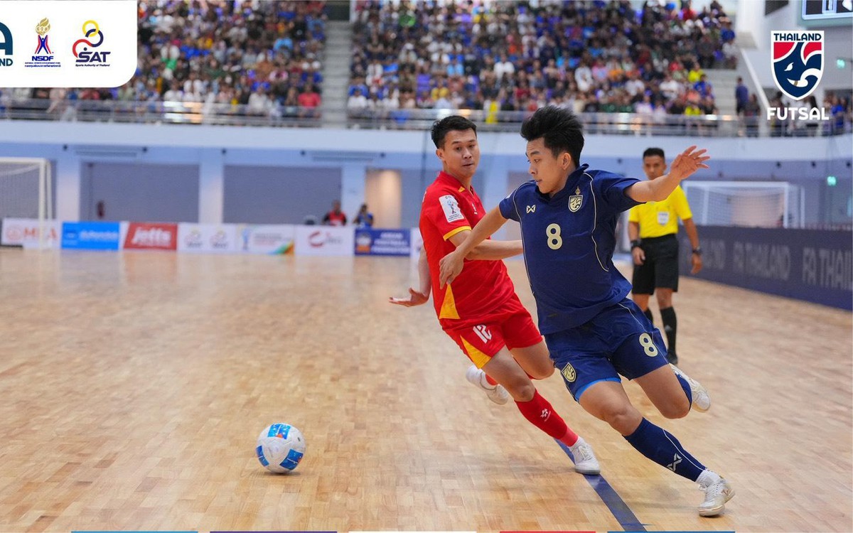 Futsal Việt Nam - Thái Lan (hiệp 1) 0-1: Praphaphan mở tỉ số