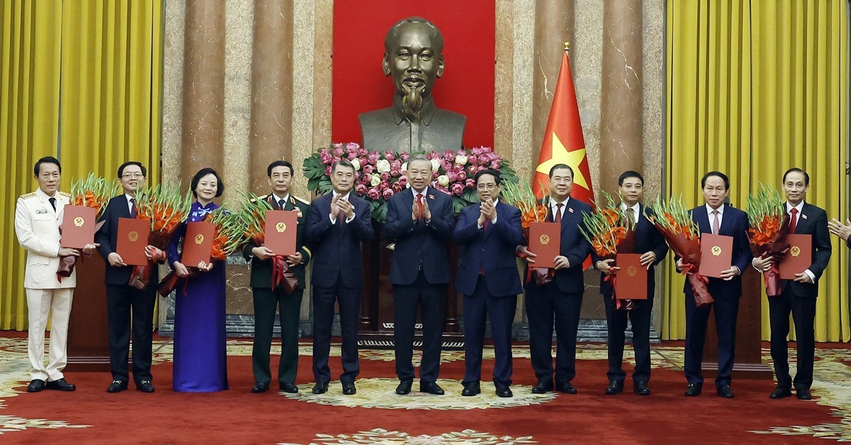 Tổng Bí thư, Chủ tịch nước trao quyết định bổ nhiệm các thành viên Chính phủ