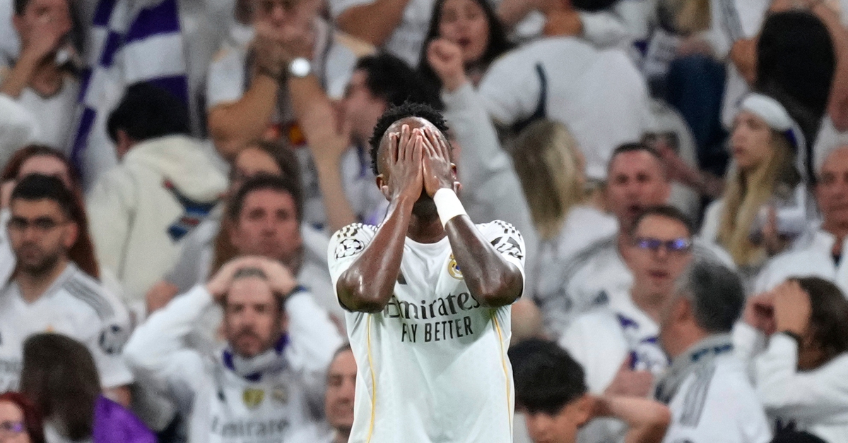 Vinicius bị người hâm mộ Real Madrid la ó phản đối