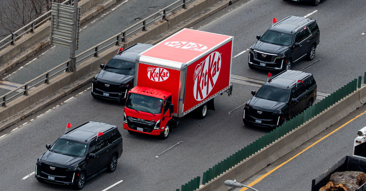 KitKat 'biến nguy thành cơ', điều đoàn xe SUV hộ tống sô cô la sau vụ 12 tấn kẹo bị cướp