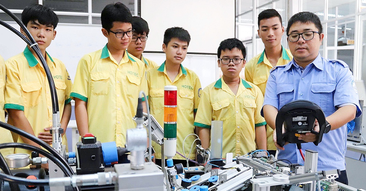 Tuyển sinh cao đẳng, trung cấp: Có thể đăng ký cả trực tiếp và trực tuyến