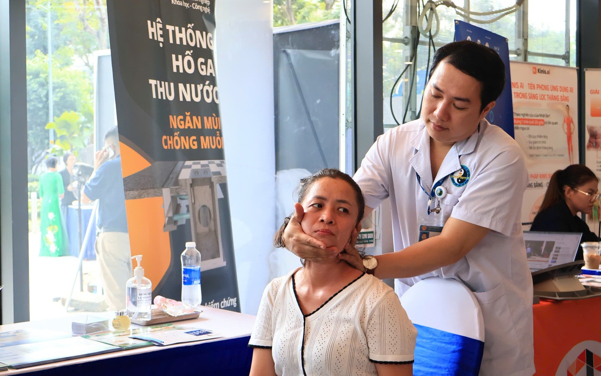 Hướng tới 'hộ chiếu sức khỏe' toàn dân, y tế TP.HCM đẩy mạnh chuyển đổi số