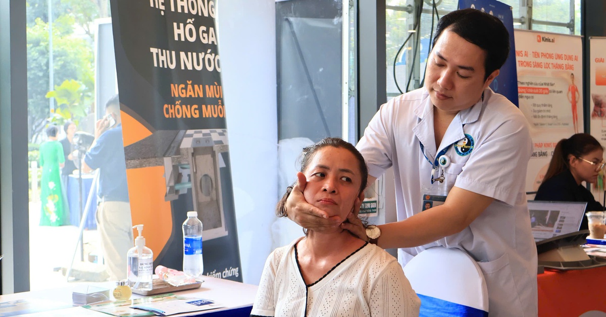 Hướng tới 'hộ chiếu sức khỏe' toàn dân, y tế TP.HCM đẩy mạnh chuyển đổi số
