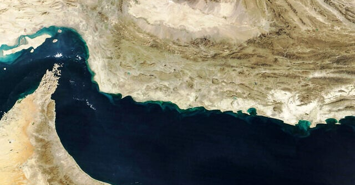 Hé lộ mức phí Iran dự tính thu với mỗi thùng dầu đi qua Hormuz